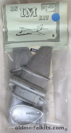 IM 1/100 English Electric Canberra Bomber - Bagged, 8 plastic model kit